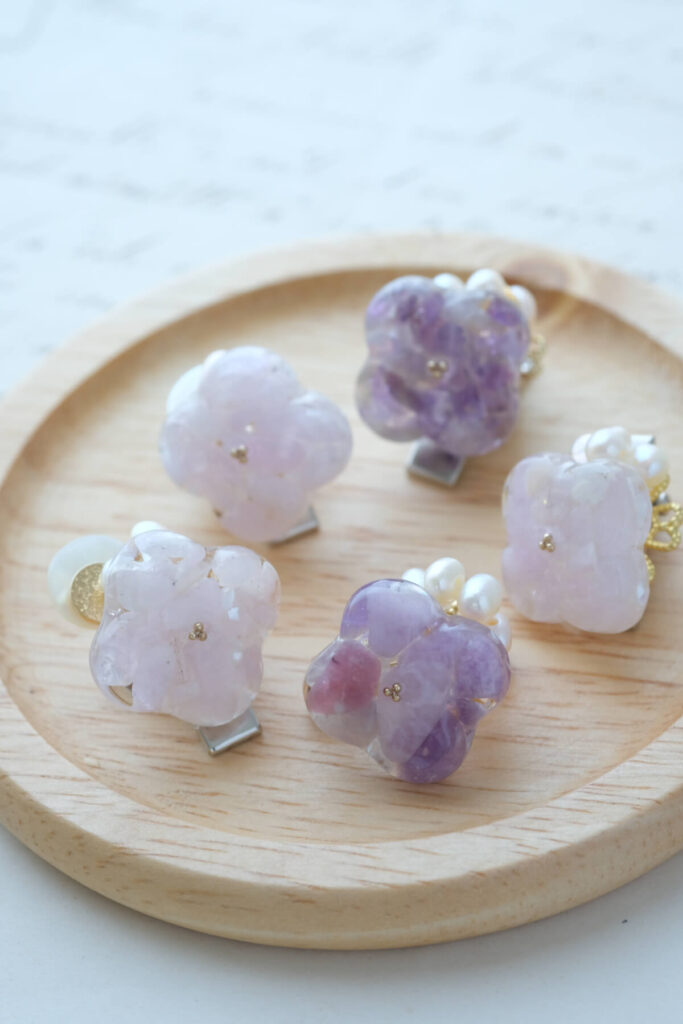 レジン×天然石のヘアクリップ（小花モチーフ）